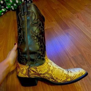 🌵Snake Skin Cowboy Boots